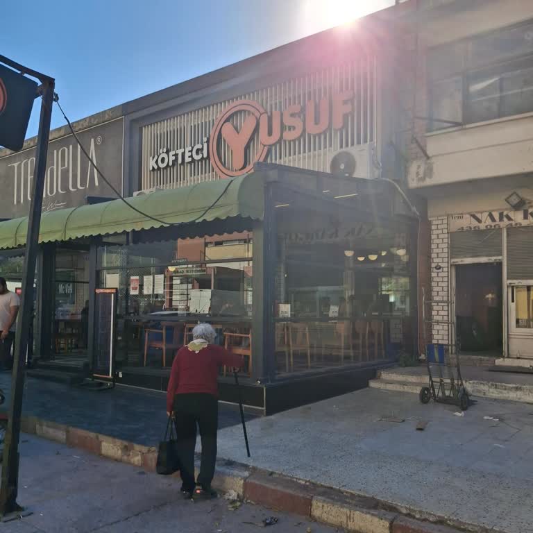 Köfteci Yusuf Küçük Köpekle Restorana Giriş İzni Reddi Ve Açık Alan Düzenlemesi Talebi