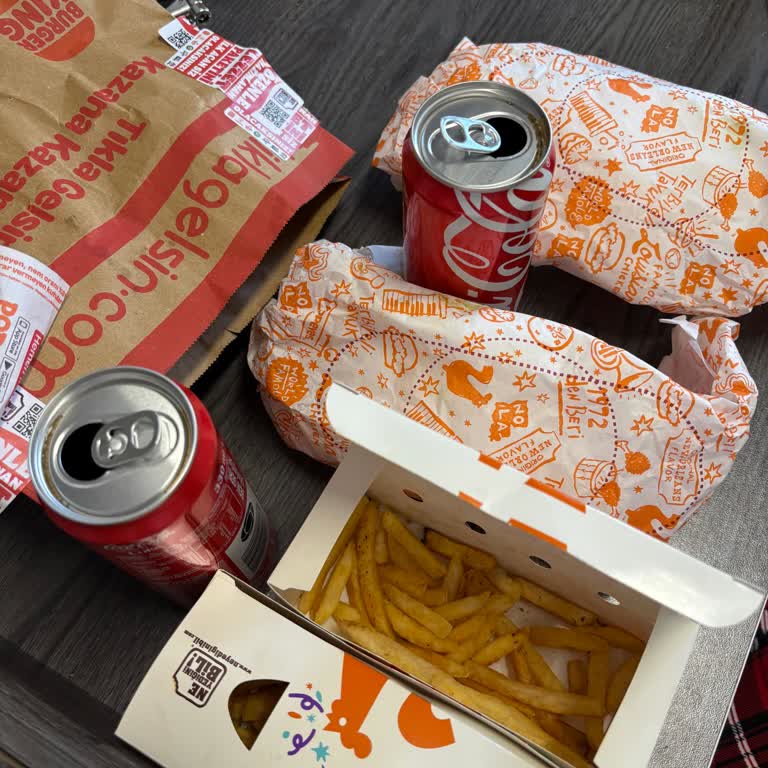 Popeyes Siparişindeki Eksik Tavuk Burger Ve Soslar İçin Hızlı Çözüm Talebi