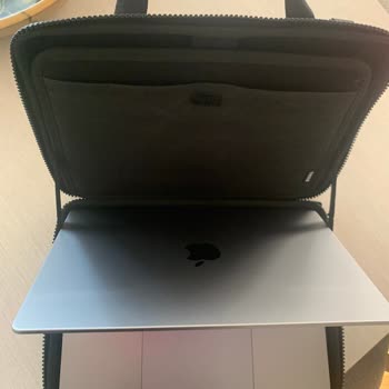 Thule Çanta Nedeniyle Macbook Pro’da Oluşan İz Ve Gölgelenme İçin Sorumluluk Talebi