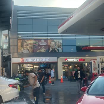 Burger King Cevatpaşa Şubesinde Böcekli Hamburger İçin Ücret İadesi Ve Hijyen Denetimi Talebi