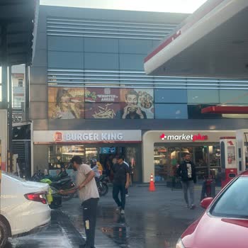 Burger King Cevatpaşa Şubesinde Böcekli Hamburger İçin Ücret İadesi Ve Hijyen Denetimi Talebi
