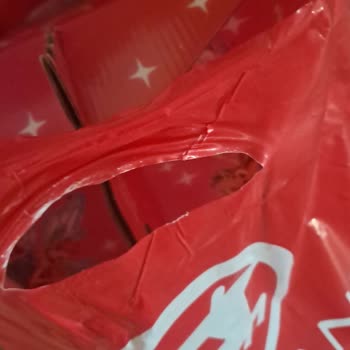 Kırmızı Alışveriş Poşetinin Pantolonuma Verdiği Zarar Ve Tazmin Talebi