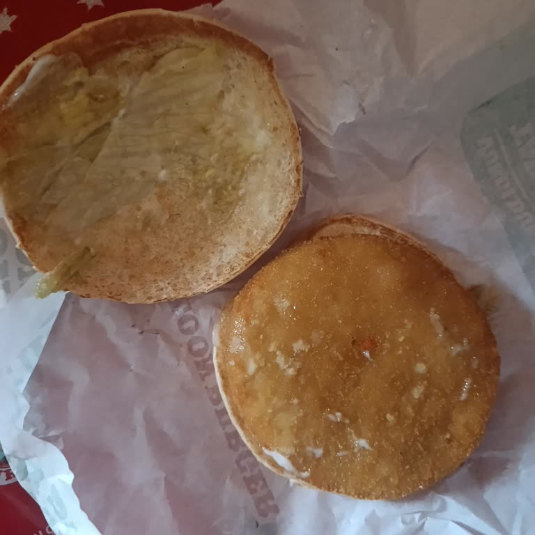 Saloon Burger Kayabaşı Şubesinden Soğuk Ve Marulsuz Burger Şikayeti