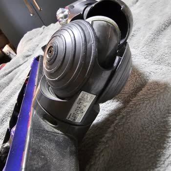 Dyson V6 Başlık Bağlantısındaki Kırık Parça Nedeniyle Ücretsiz Değişim İsteği