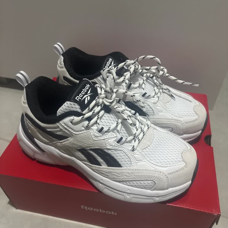 FLO Mağazasındaki Reebok Ayakkabısında İç Taban Çökmesi İade Talebi Reddedildi