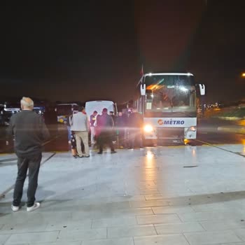 Metro Turizm Otobüsünde Çatı Sızıntısı Ve Sigara İçilmesi Güvenlik Krizi