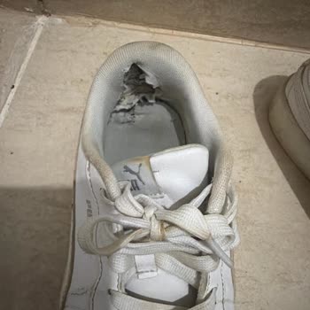 Puma Sky Clean Ayakkabısındaki İç Topuk Yırtığı Ve Çatlaklar İçin Garanti Talebi