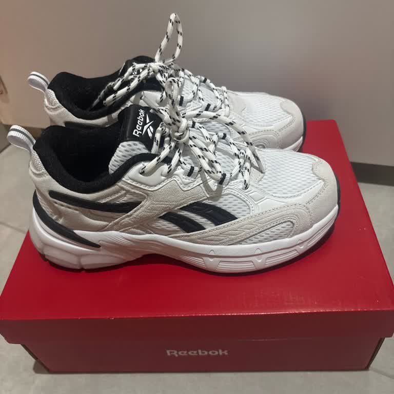 Reebok Ayakkabısında İç Taban Çökmesi Ve Dengesizlik Nedeniyle İade Talebi