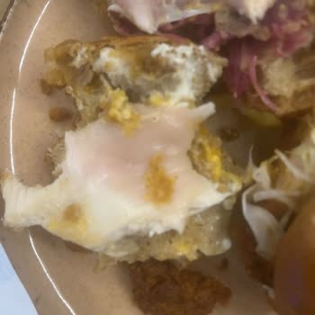 Coni'den Çiğ Burger Ve Tavuk İçin Tam İade Ve Şube İncelemesi Talebi