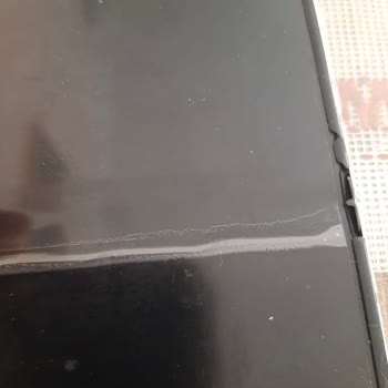 Samsung Telefon Z Flip 5 Katlanma Sorunları Ücretsiz Garanti Tamiri Gerektiriyor