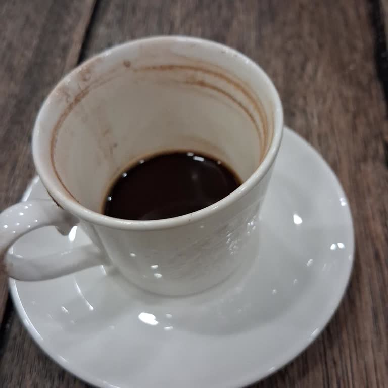 Antalya Kültür Starbucks Şubesinde Üç Türk Kahvesi Siparişinde Saygısız Personel Ve Müdür Tutumu