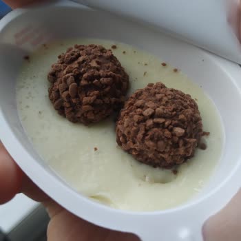 Şok Market'te Satın Alınan Kinder Joy Çikolatasında Beyaz Kabarcıklar Ve Gıda Güvenliği Endişesi