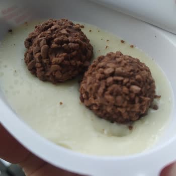Şok Market'te Satın Alınan Kinder Joy Çikolatasında Beyaz Kabarcıklar Ve Gıda Güvenliği Endişesi