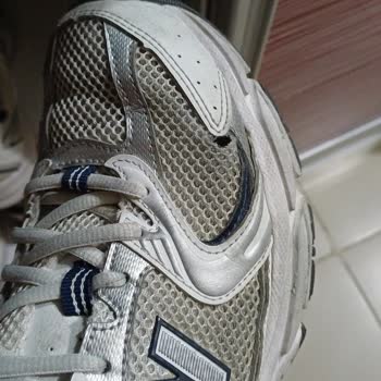New Balance 530 Ayakkabısında Kısa Sürede Yırtılma Ve Mağazada Kullanıcı Hatası İddiası
