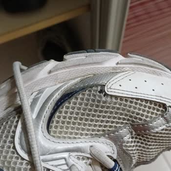 New Balance 530 Ayakkabısında Kısa Sürede Yırtılma Ve Mağazada Kullanıcı Hatası İddiası
