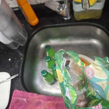 Sırma Limonlu Soda Şişelerinde Kırık Cam Parçaları Ve Sağlık Riski
