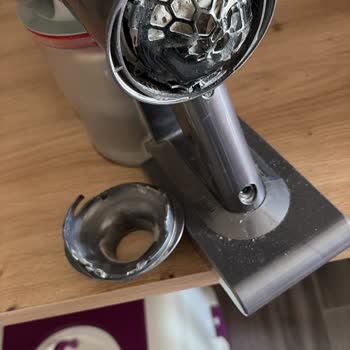 Dyson V8 Absolute Motor Kapağı Kırıldı, Yedek Parça Sağlanamadı