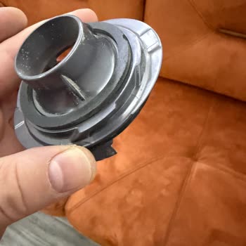 Dyson V8 Absolute Motor Kapağı Kırıldı, Yedek Parça Sağlanamadı