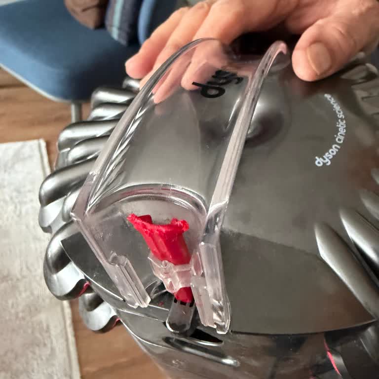 Dyson Servisinde Kırılan Kırmızı Tuş Ve Aşırı Ücret Talebi
