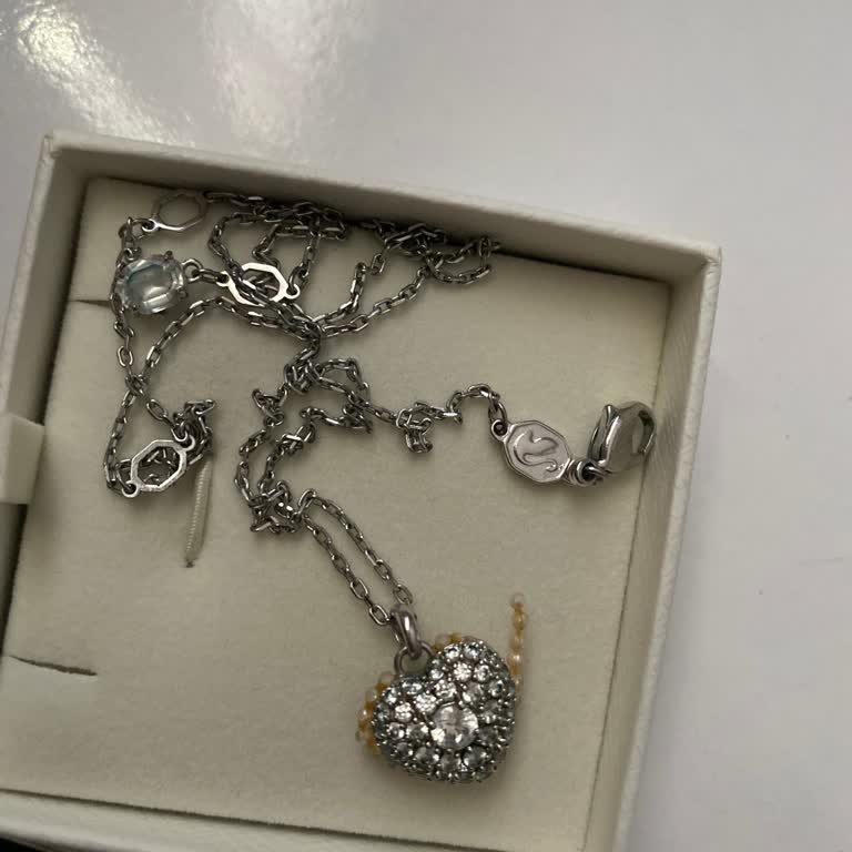 Swarovski Kolyenin İnci Sorunu: Kısa Sürede Solma Ve Kopma