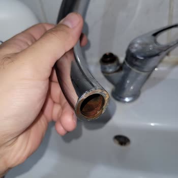 Koçtaş Şenpres Derya Kuğu Lavabo Bataryasında Vida Dişi Yetersizliği