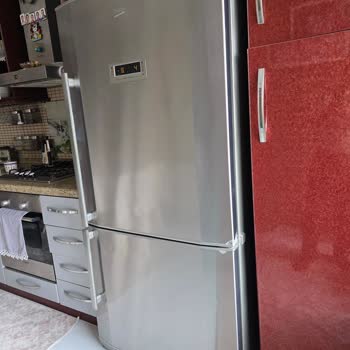 Beko D9485NEXX Buzdolabı Kapaklarındaki Kalıcı Lekeler Ve Paslanma Sorunu
