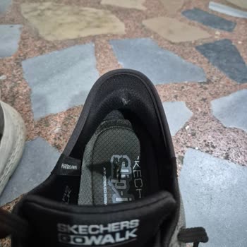Skechers GO Walk Flex Slip-Ins Ayakkabısında Topuk Delikleri Ve Kullanıcı Hatası İddiası