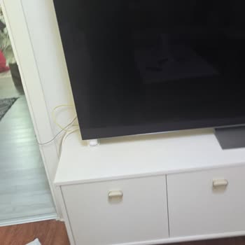 LG OLED77C6ELB Model Televizyonda Çatlak Panel Ve Yetersiz Servis Desteği