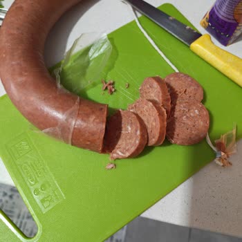 Polonez Dana Kasap Sucuk Renk Ve Tat Sorunu