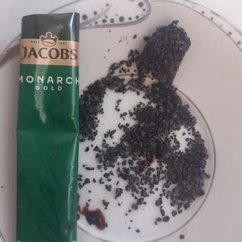 Jacobs Monarch Gold Tek Kullanımlık Pakette Yabancı Siyah Madde