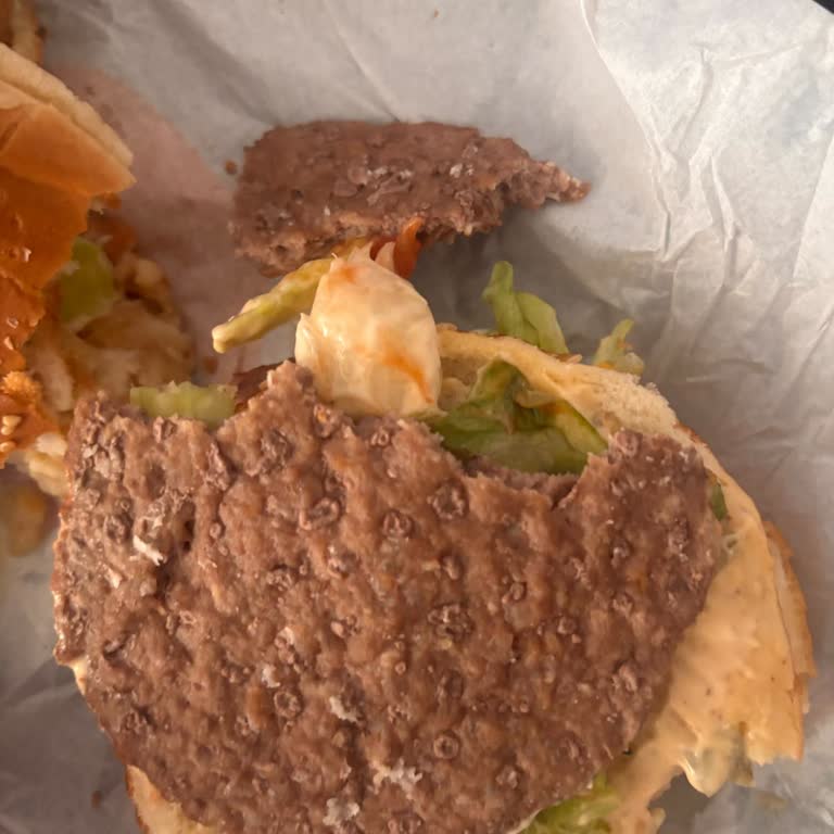Burger King Konya Kentplaza Şubesinde Bozuk Etli Hamburger Şikayeti