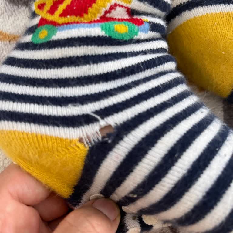 Kıpırık Baby Trendyol’da Yırtık Bebek Çorabı Sorununa Cevap Bekliyor