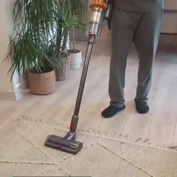 Media Markt Dyson V15 Detect Kablosuz Dikey Süpürge Çalışırken Sürekli Duruyor!
