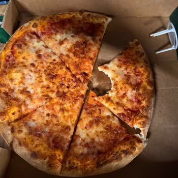 Migros Yemek'ten PizzaLazza Ataköy Şubesinde Soğuk Pizza Ve 1,5 Saatlik Gecikme, Yetersiz Kupon