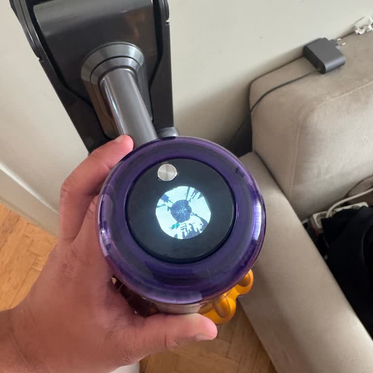Dyson V15 Detect Cihazının İç Ekranı Kendiliğinden Kırıldı, Ücretsiz Onarım Talebi