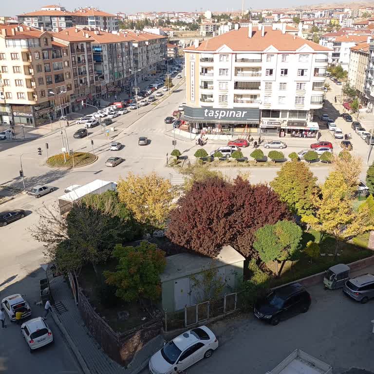 Taşpınar Alışveriş Merkezleri Dışarıya Verdiği Yüksek Sesli Müzik Ve Anonslar Rahatsız Ediyor