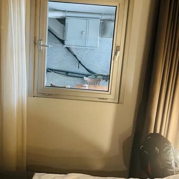 Destiny Marine Otel Kartal’da Karanlık Ve Küçük Oda, Hijyen Ve Hizmet Sorunları