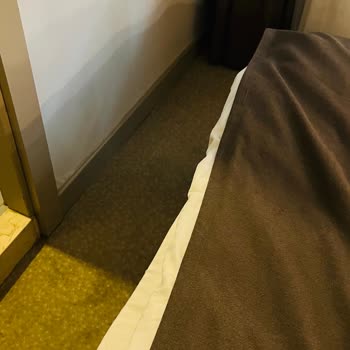 Destiny Marine Otel Kartal’da Karanlık Ve Küçük Oda, Hijyen Ve Hizmet Sorunları