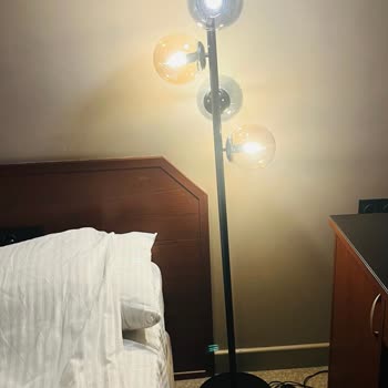 Destiny Marine Otel Kartal’da Karanlık Ve Küçük Oda, Hijyen Ve Hizmet Sorunları