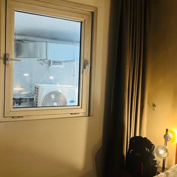 Destiny Marine Otel Kartal’da Karanlık Ve Küçük Oda, Hijyen Ve Hizmet Sorunları