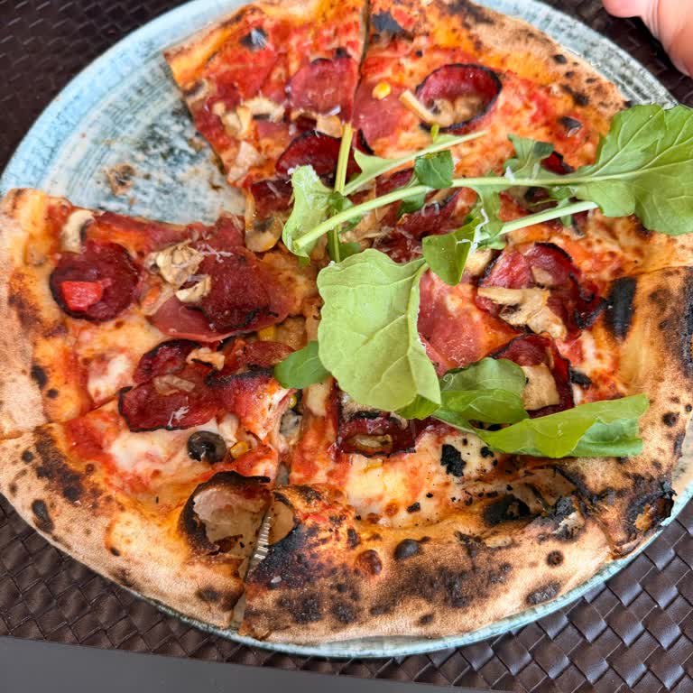 Changa Pizza Pizzanın Malzeme Kalitesi Ve Miktarı Bizi Ciddi Şekilde Hayal Kırıklığına Uğrattı.