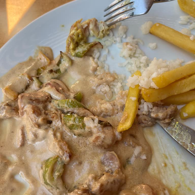 Şile Mercan Köşk Soslu Tavukta Şüpheli Renk Ve Tat: Gıda Güvenliği Endişesi