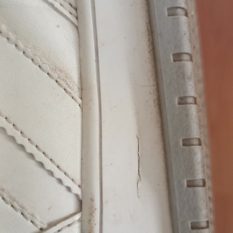 Slazenger Flare Ayakkabısında Üç Hafta Sonra Yan Tabanda Açılma Ve Kir Oluştu