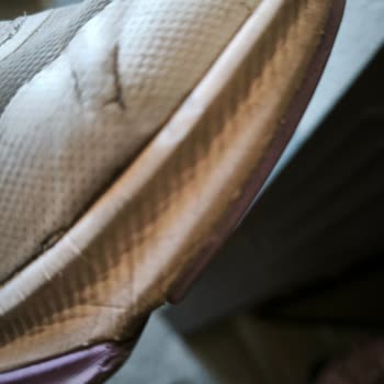 Hummel Ayakkabısının İki Ayda Yırtılması Ve Faturaya Ulaşamama Sorunu