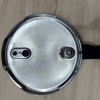 Fissler Düdüklü Tencerede İlk Kullanımda Lekeler Ve Servis Sonrası Yeni İzler: Değişim Talebi