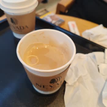 Nevada Coffee Şubesinde Flat White Kahvede Plastik Süt Kapağı Ve Sağlık Riski