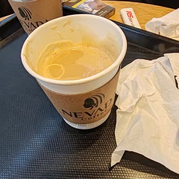 Nevada Coffee Şubesinde Flat White Kahvede Plastik Süt Kapağı Ve Sağlık Riski