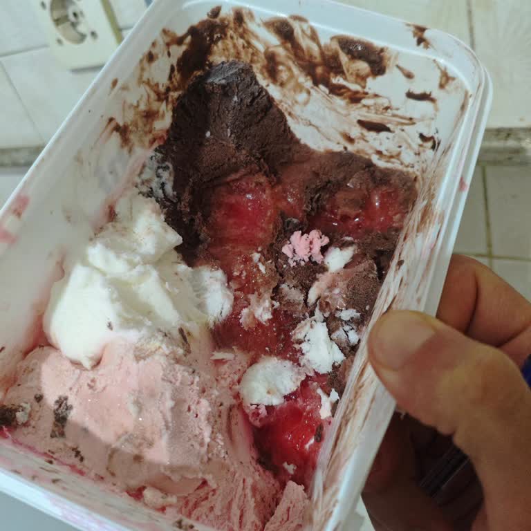 A101 Freedo Vini Dondurmasının Tekrar Donduktan Sonra Sert Ve Tuhaf Kıvamı