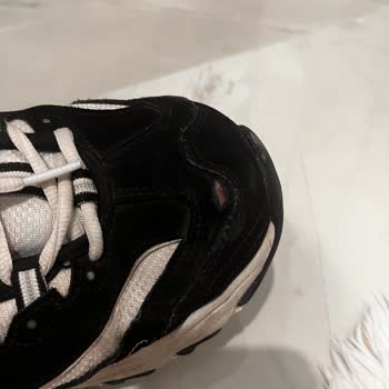 Skechers D'lites The Biggest Fan Ayakkabısında Üretim Kusuru