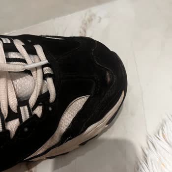 Skechers D'lites The Biggest Fan Ayakkabısında Üretim Kusuru